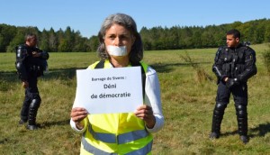 040914-collectif-testet-deni-de-democratie-3